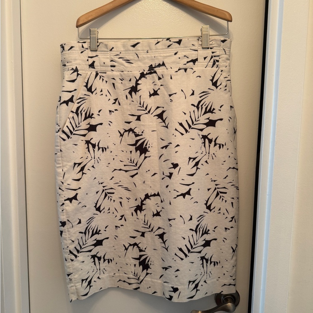 Elegant Black and White Patterned Skirt